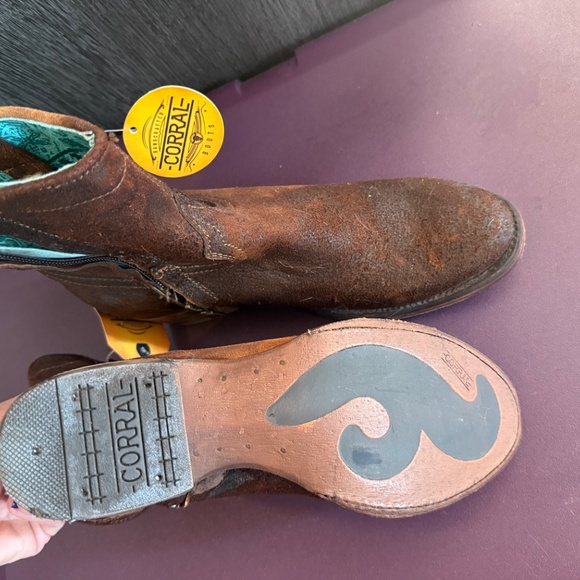 Corral Boots C1064 Women's size 9 Chocolate Tan Lamb Booties Cowboy NWT - Picture 3 of 4